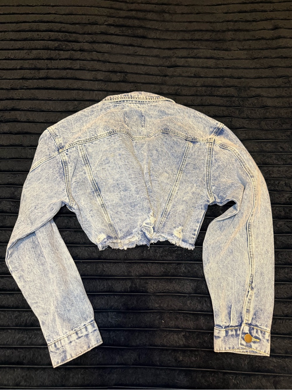 Cropped Acid Wash Denim Jacket - Light Blue - Picture 3 of 3